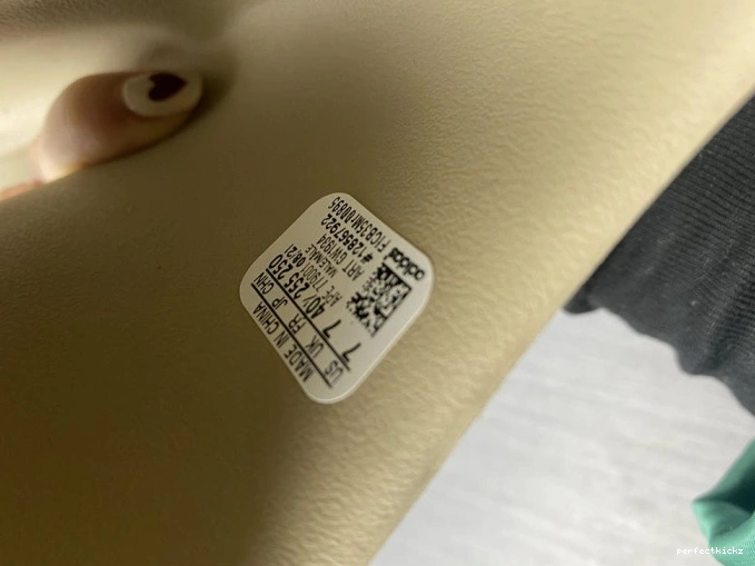 Slide Yeezy Pure GW1934 Adidas 0801